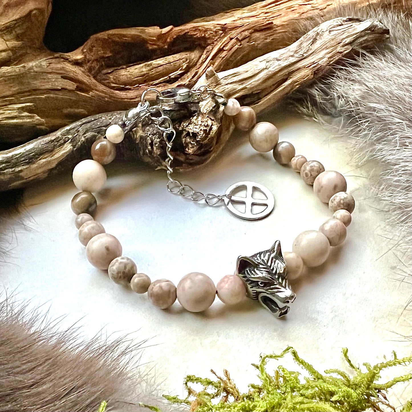 Armband med maifanit och varghuvud