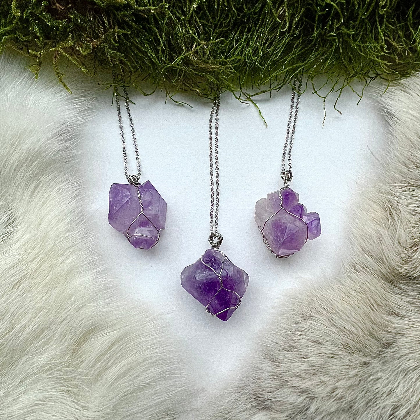 Necklace with raw amethyst tip