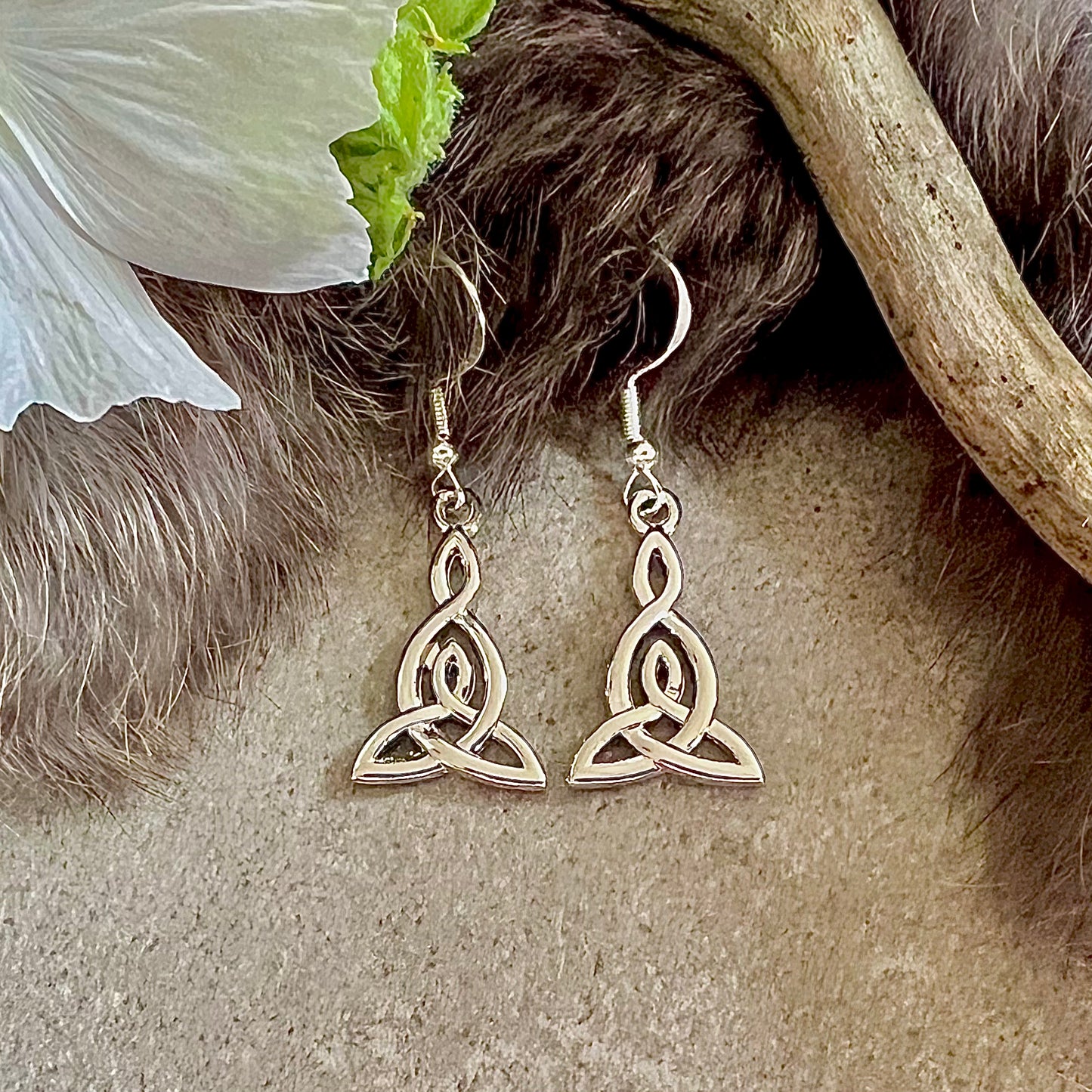 Earrings with Celtic knot 'Mother and child' on a silver hook