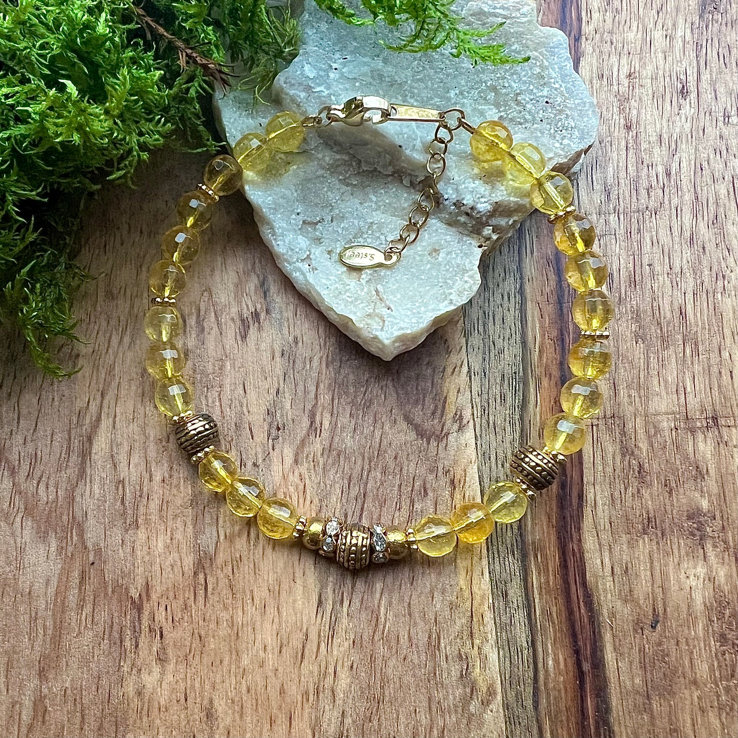 Bracelet with faceted citrine