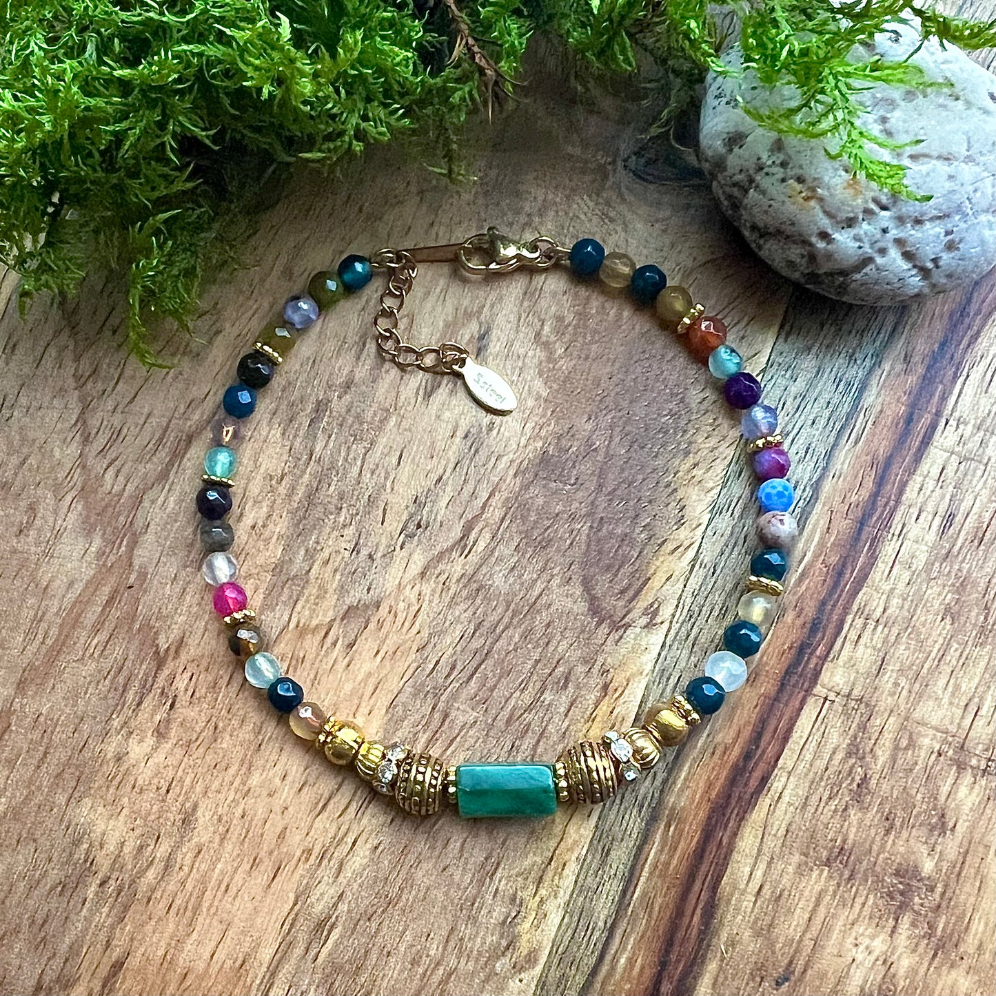 Bracelet with banded agate and emerald cut green quartz