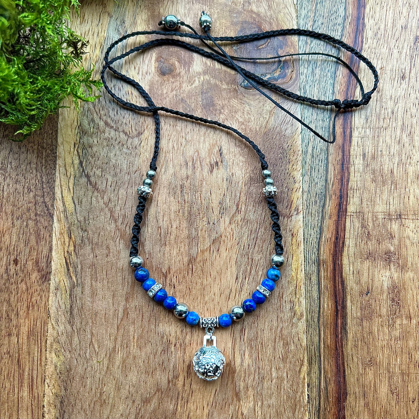 Hand-knotted necklace with lapis lazuli and silver-plated bell