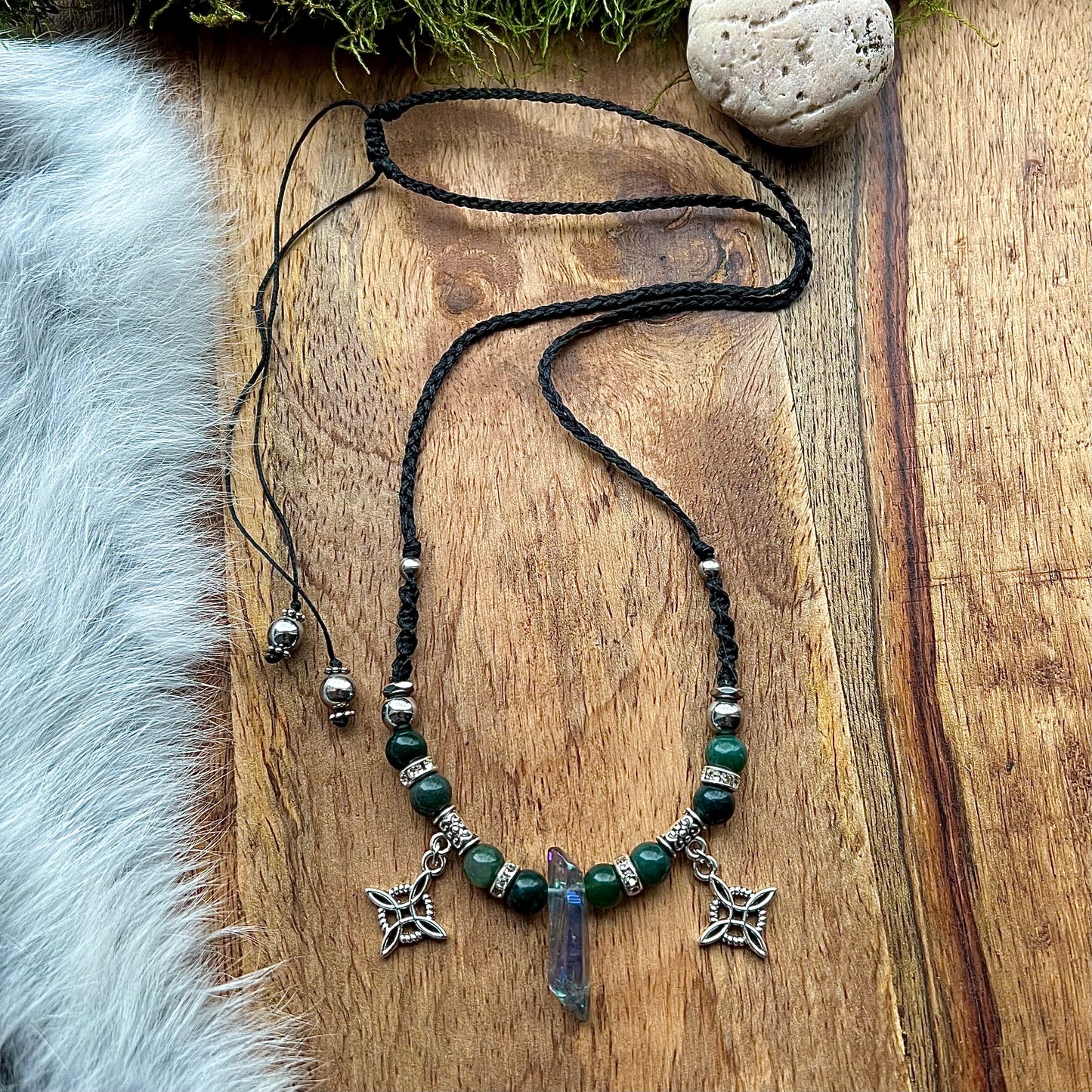 Hand-knotted necklace with moss agate, quartz lace and Celtic lucky knot