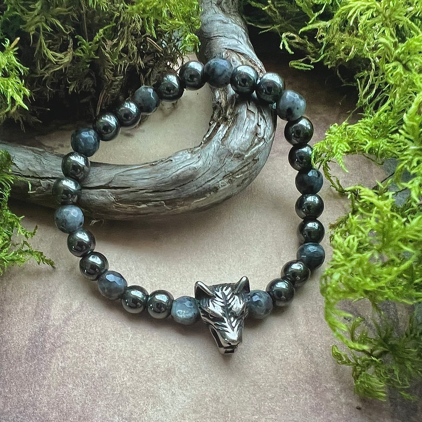 Hematite and labradorite bracelet with wolf head in stainless steel