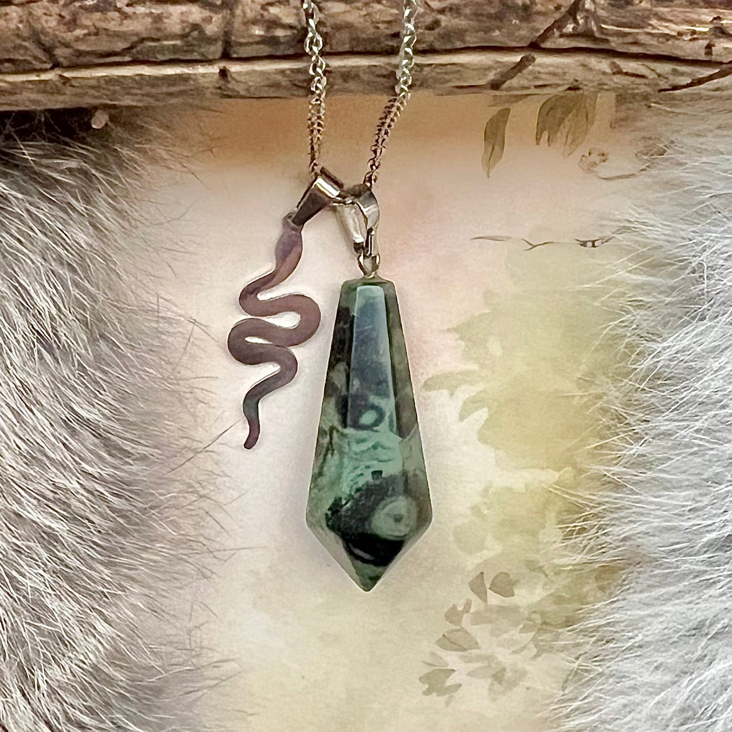 Necklace with large point of kambaba jasper