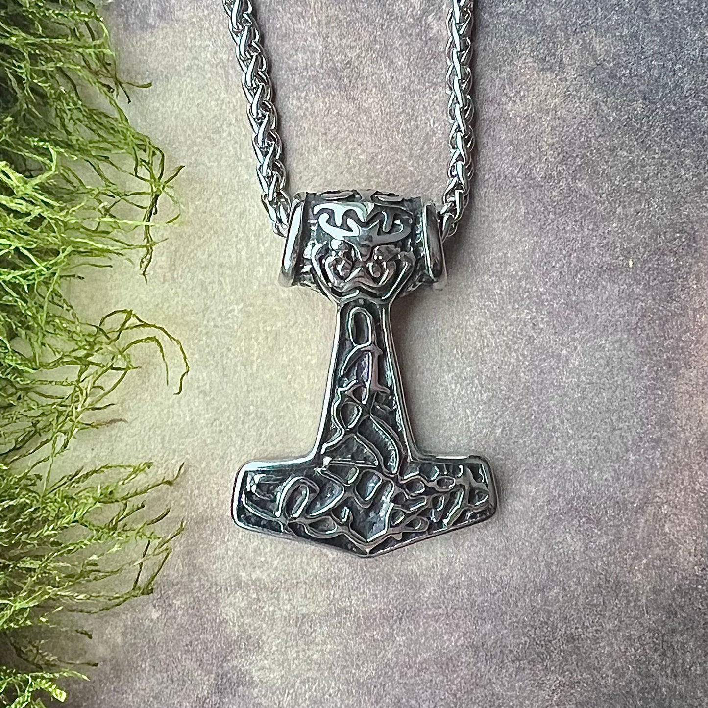 Necklace - Thor’s hammer with Celtic pattern