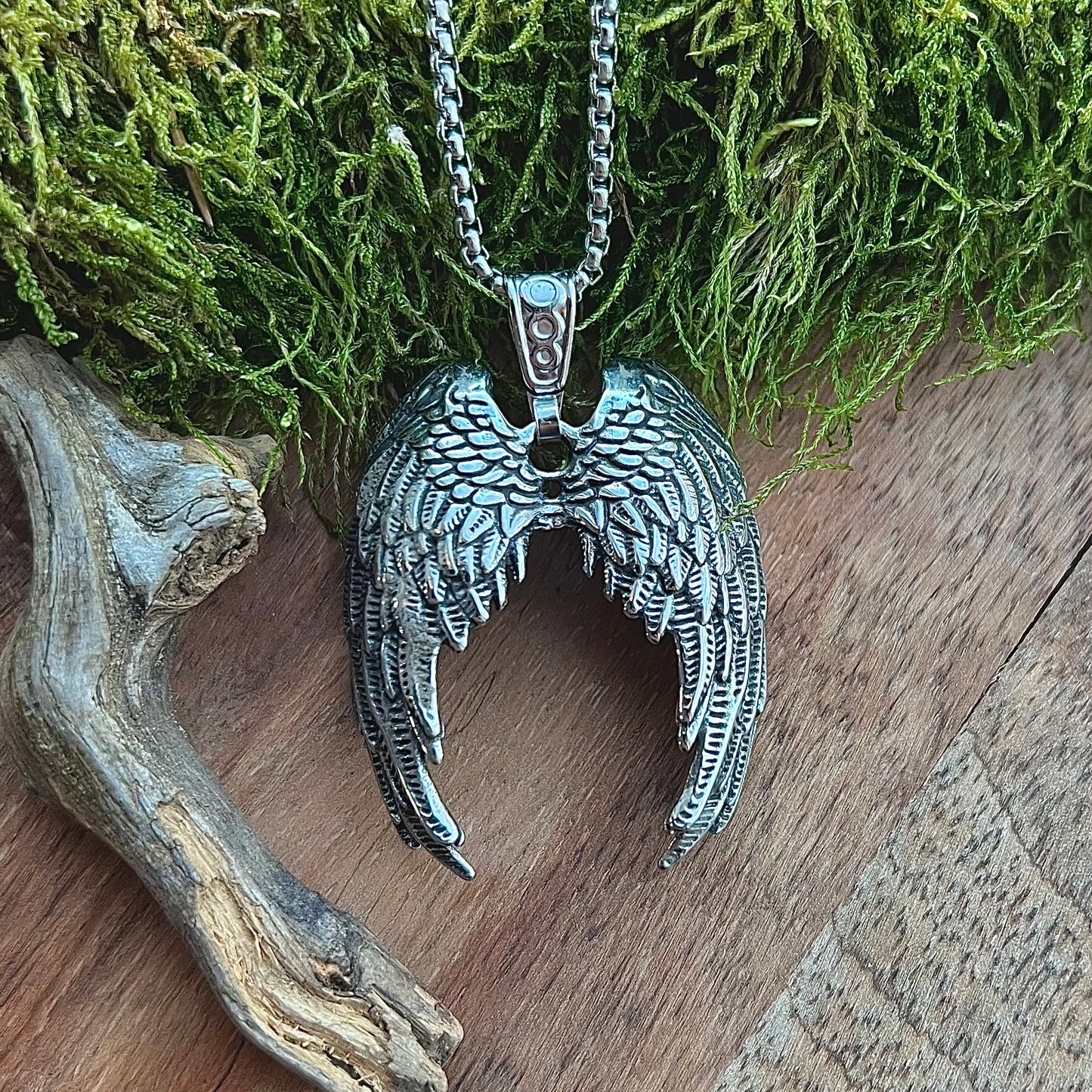 Necklace with Valkyrian wings in stainless steel