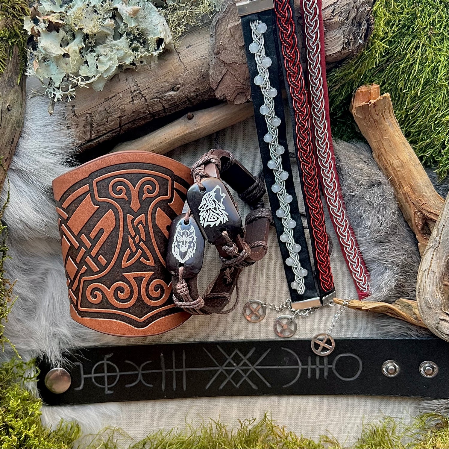 Armband i skinn och läder