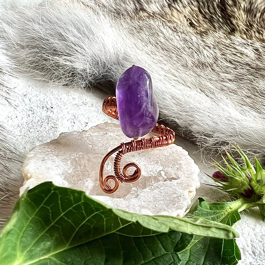 Ring - Amethyst and swirls of twisted copper wire