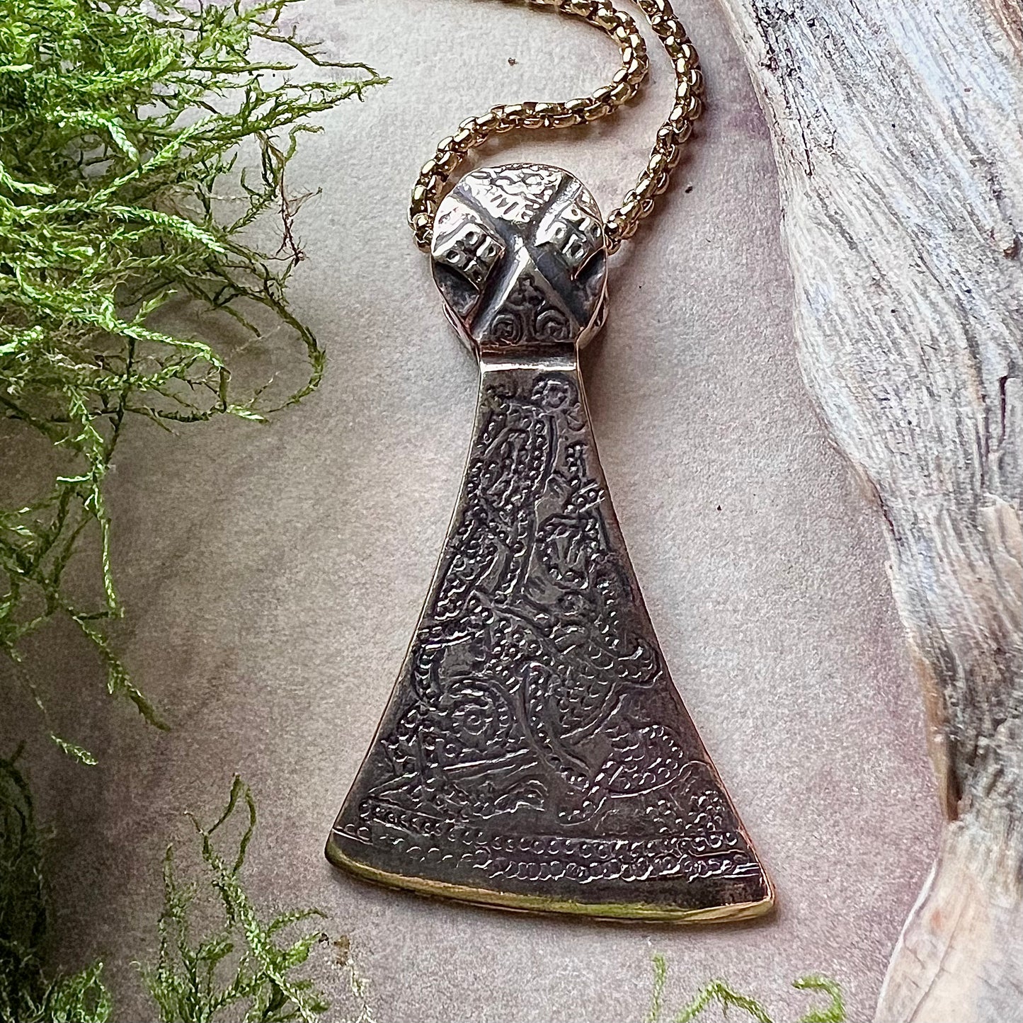 Vikingasmycke halsband med stor Mammenyxa i brons
