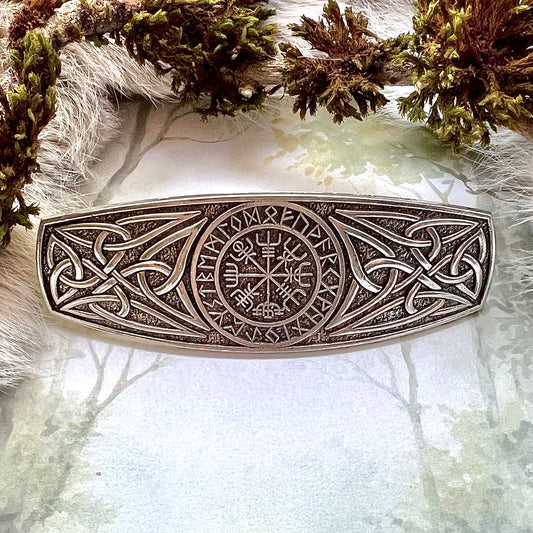 Hårspänne med Vegvisir och keltiskt mönster.