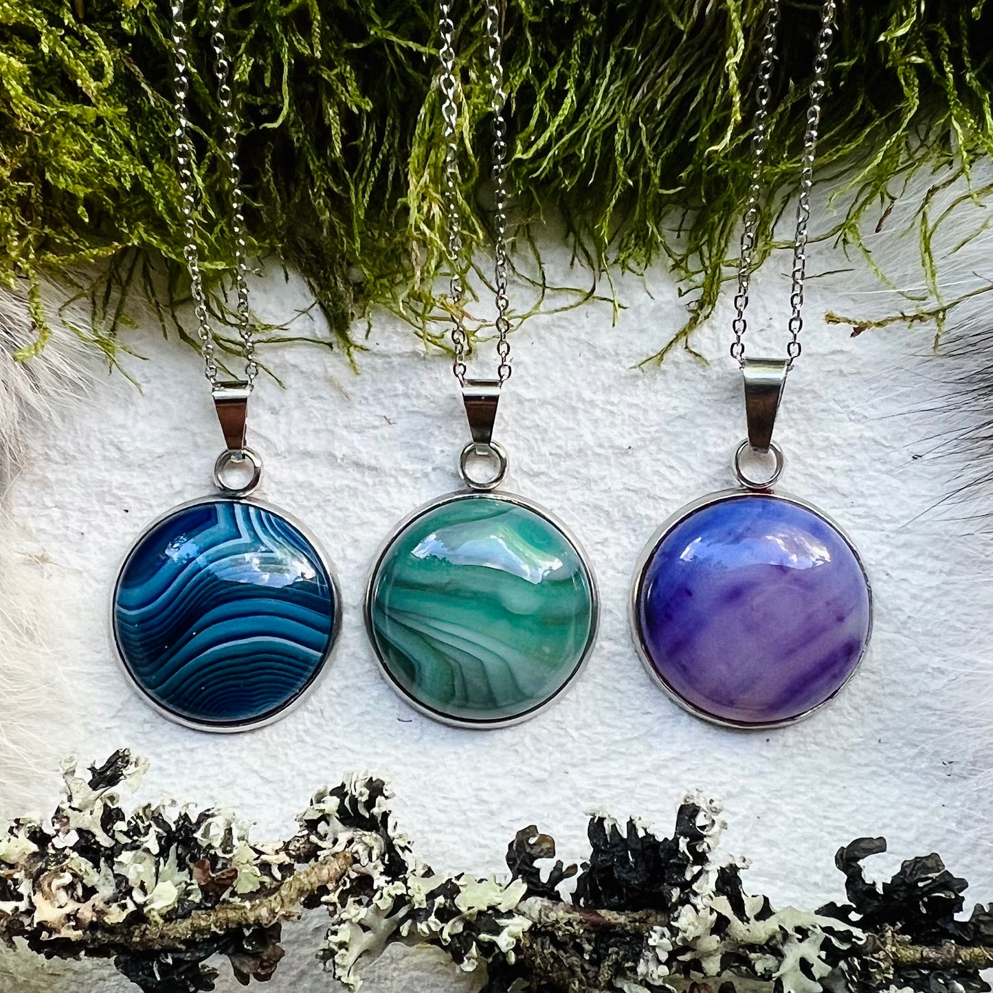 Necklace with blue, green or purple lace agate