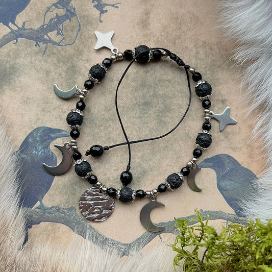 Kristallarmband med svart lavasten, fasettslipad onyx och månens faser