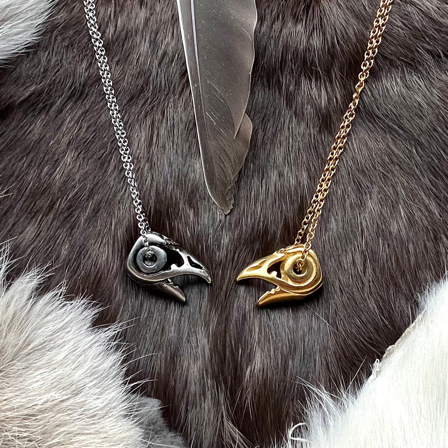 Necklace with raven head in stainless steel