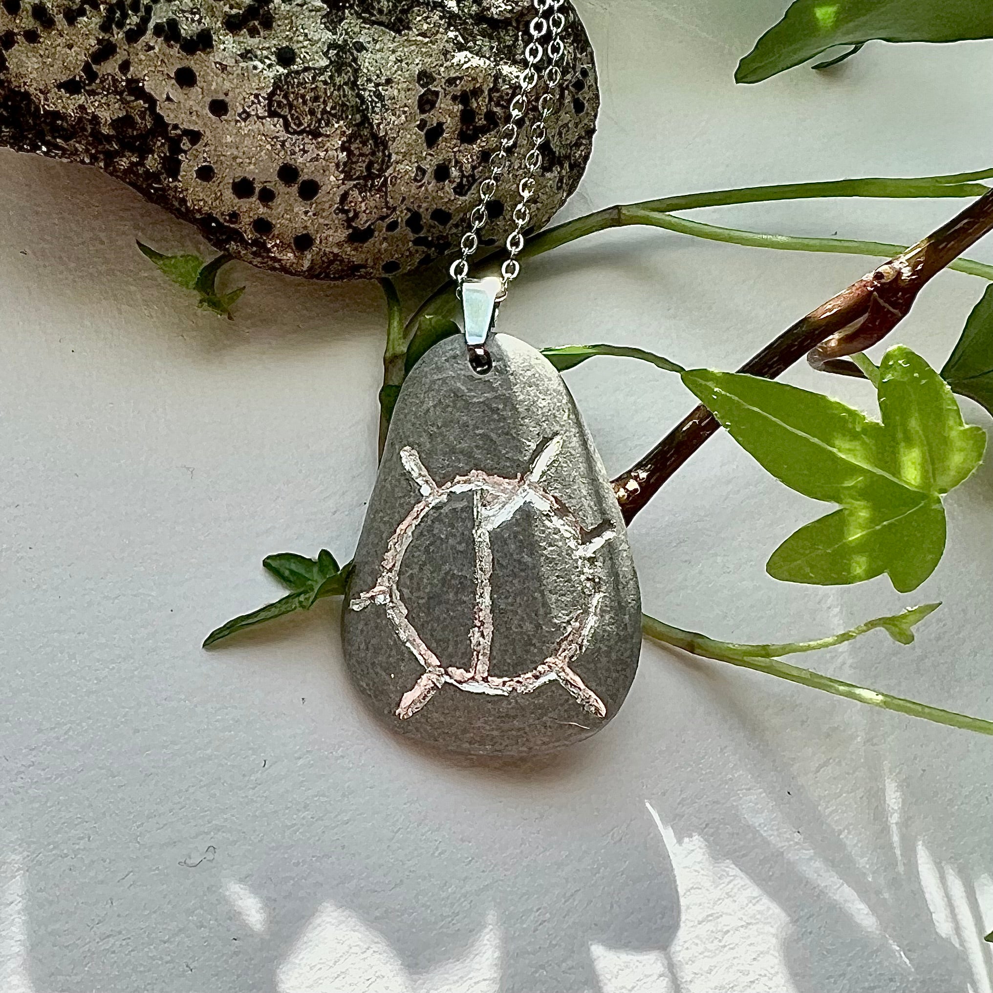 Necklace with Sami symbol for the moon in genuine silver – Irrbloss Smycken