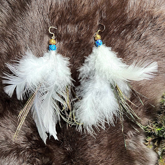 Earrings with feathers in white, shimmering nougat and enameled lotus flower