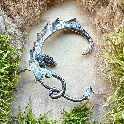 Vikingasmycke stiftörhänge med drake i kirurgiskt stål, vänster