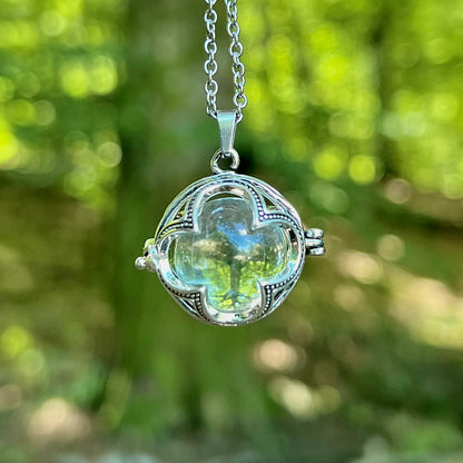 Vikingasmycke halsband med silverfärgad Gotlandskula