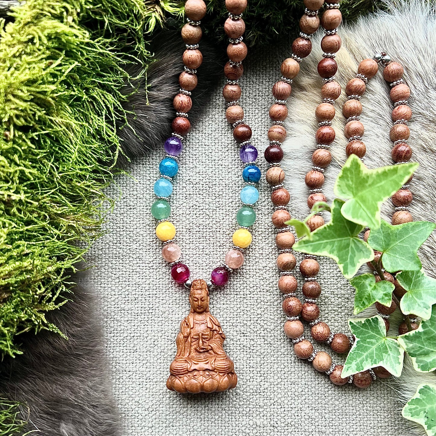 Malahalsband chakra med buddhafigur i mahognyträ