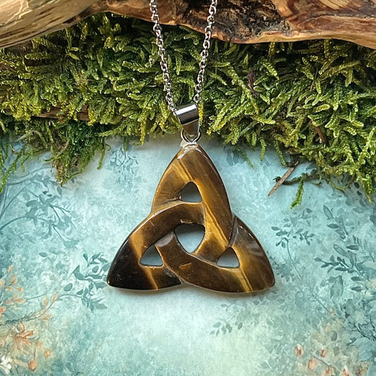 Halsband med Triquetra av tigeröga