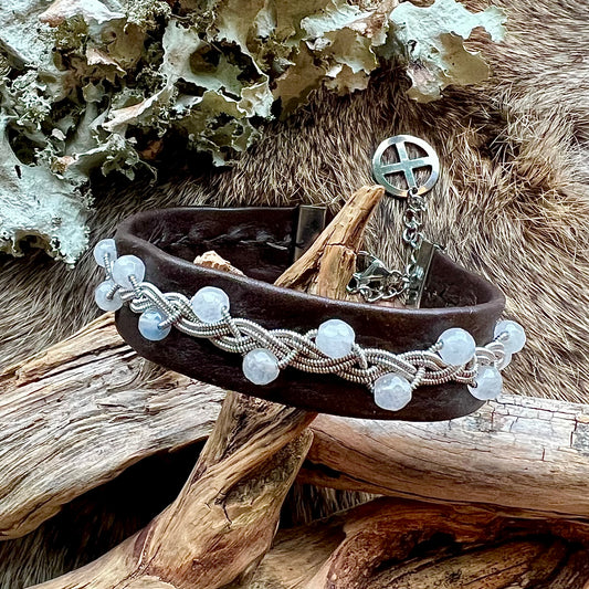 Tenntrådsarmband med fasetterad jade, brunt