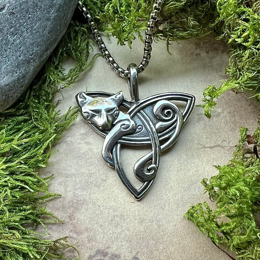 Halsband med Frejas katt i Triquetra