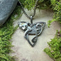 Halsband med Frejas katt i Triquetra