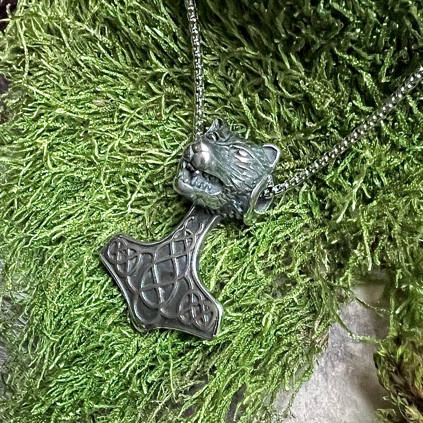 Vikingasmycke halsband med torshammare och varghuvud
