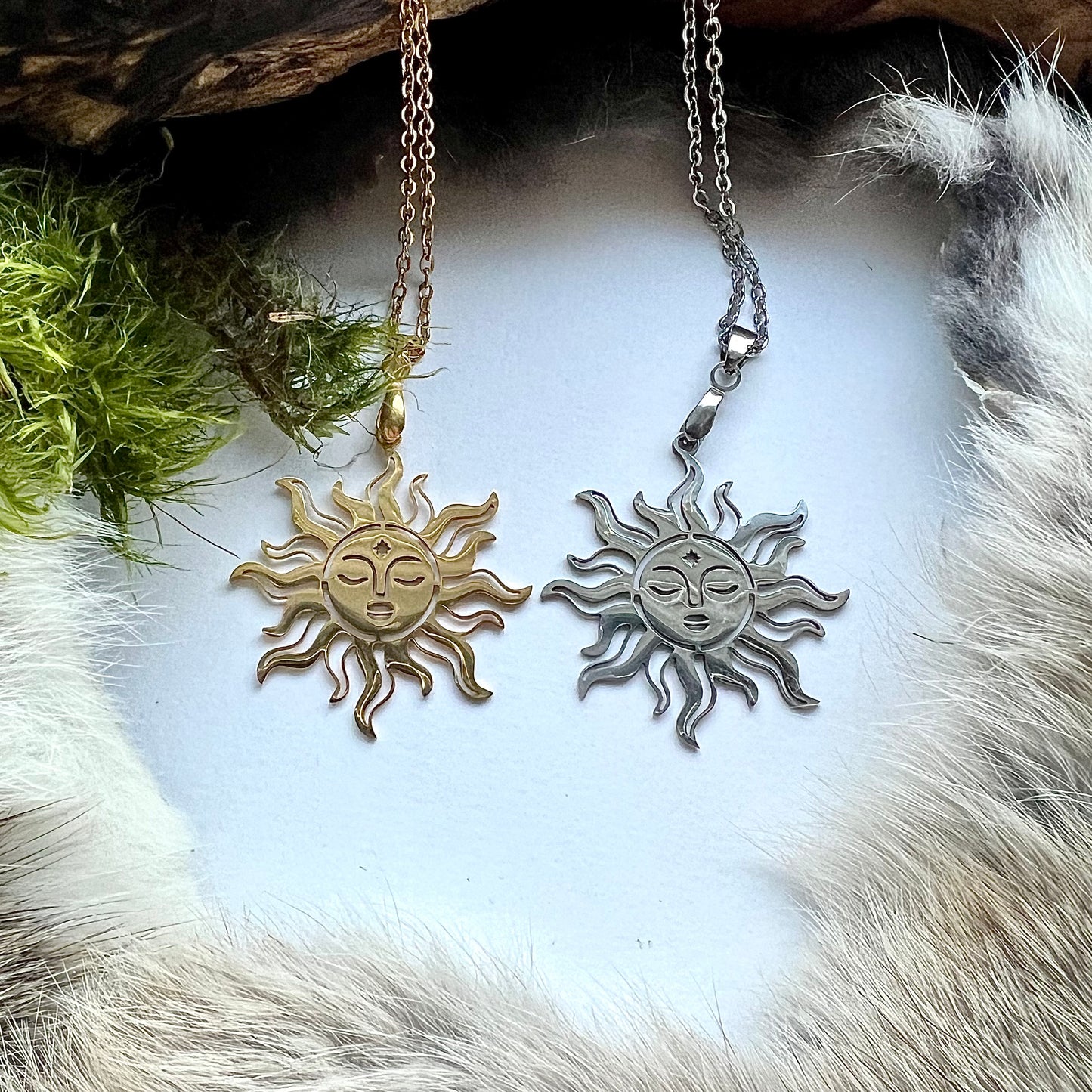 Necklace with gold or silver colored stainless steel sun