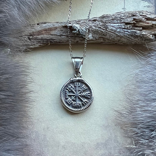Halsband med liten Vegvisir i Ouroboros