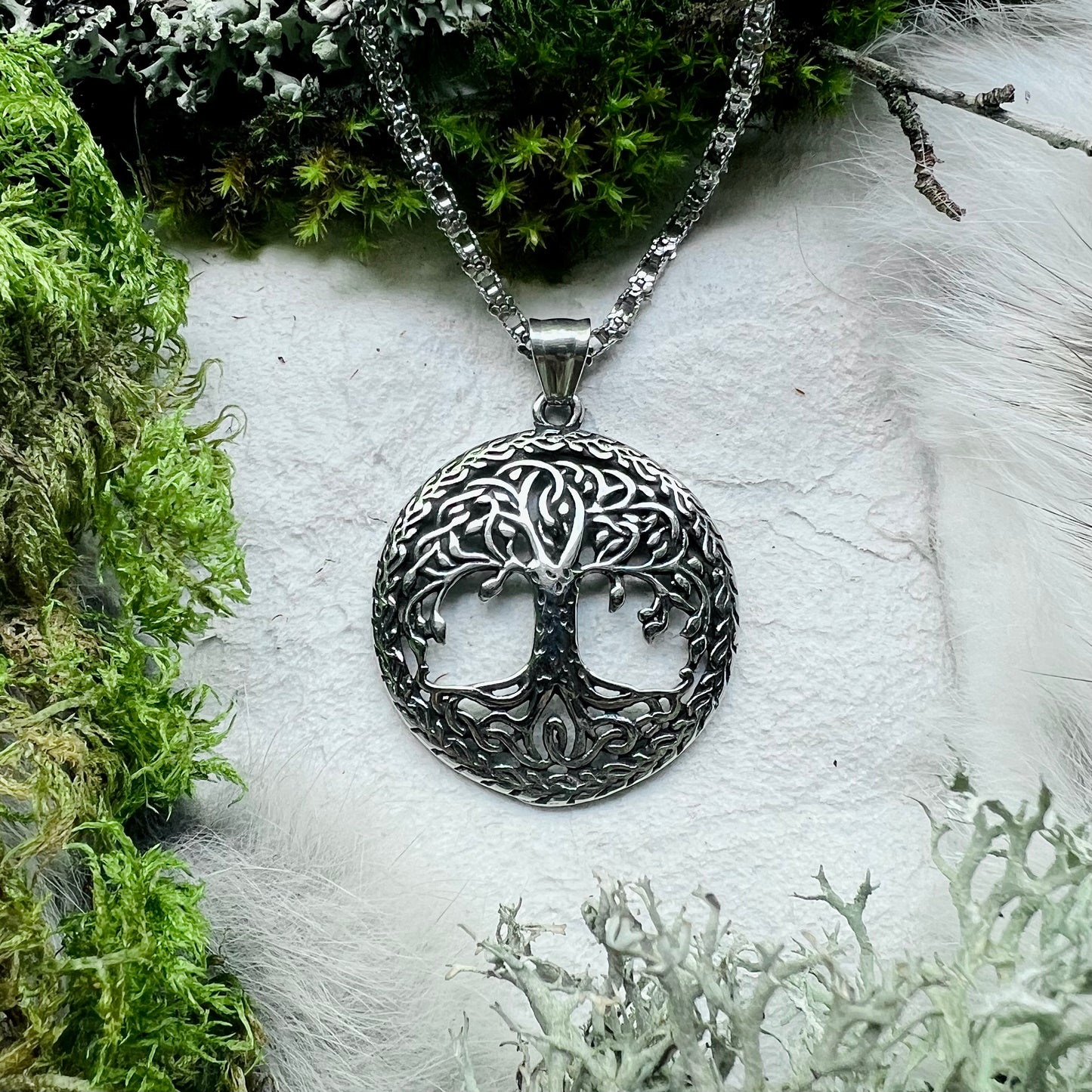 Halsband - Yggdrasil/Livets träd med kedja av blommor