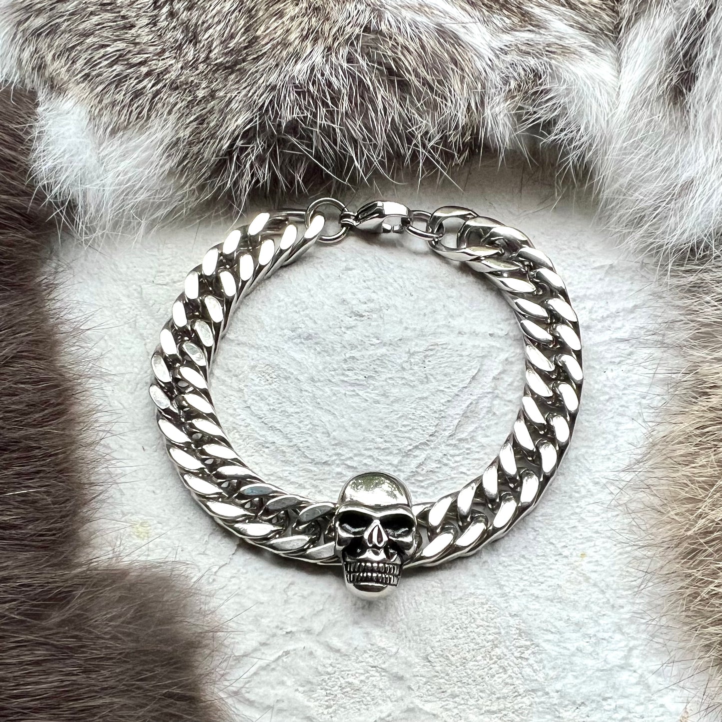 Bracelet - Armor link with skull, 10mm