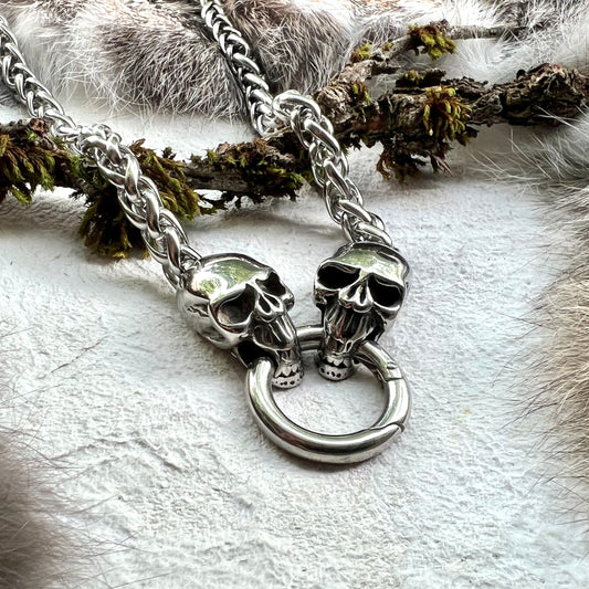 Necklace with skulls and opening ring