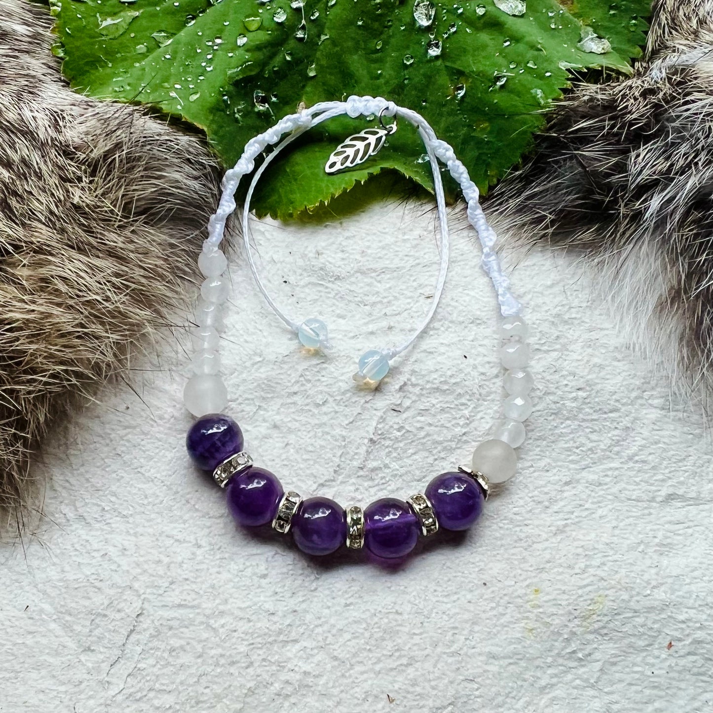 Bracelet with amethyst and faceted white jade