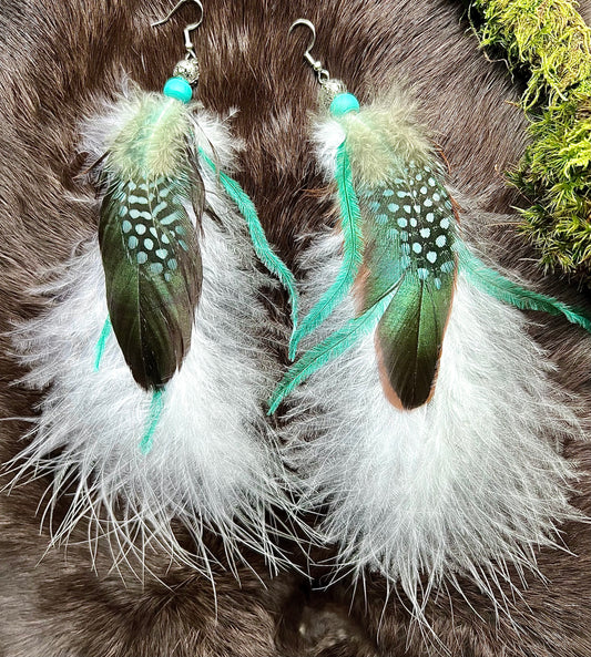 Earrings with feathers in white, green and turquoise