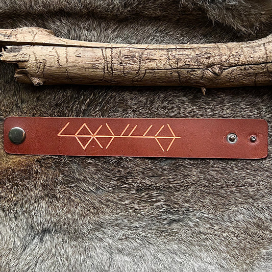 Läderarmband med utskuren bindruna ’lojalitet’, brunt