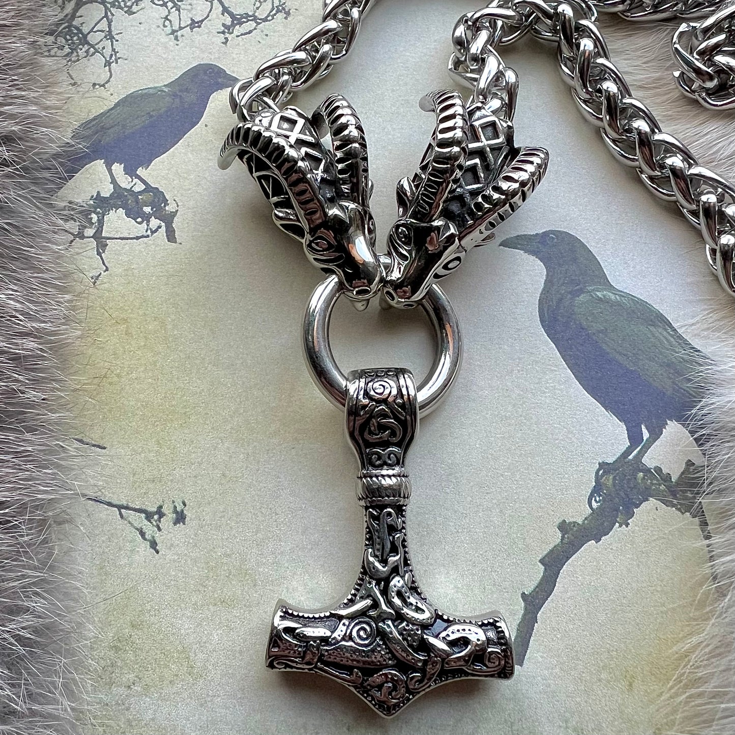 Vikingasmycke halsband med bockhuvuden och torshammare