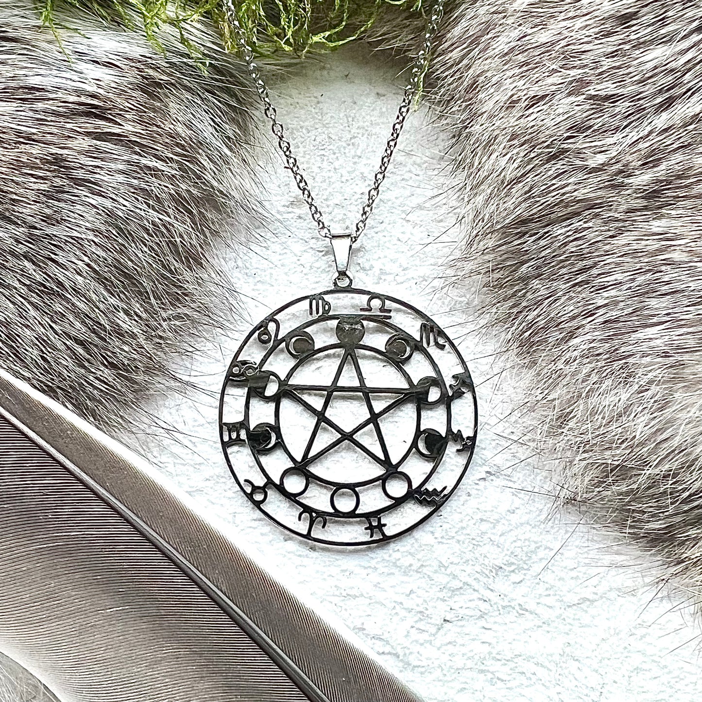 Necklace - pentagram surrounded by the zodiac