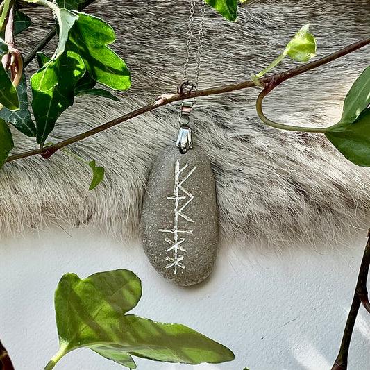 Necklace with hand-carved binding rune for the protection of Frigg in genuine silver