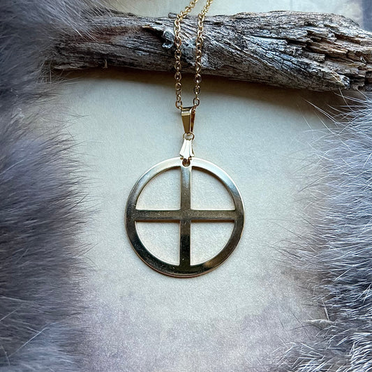 Vikingasmycke halsband med solkors i guldfärgat stål