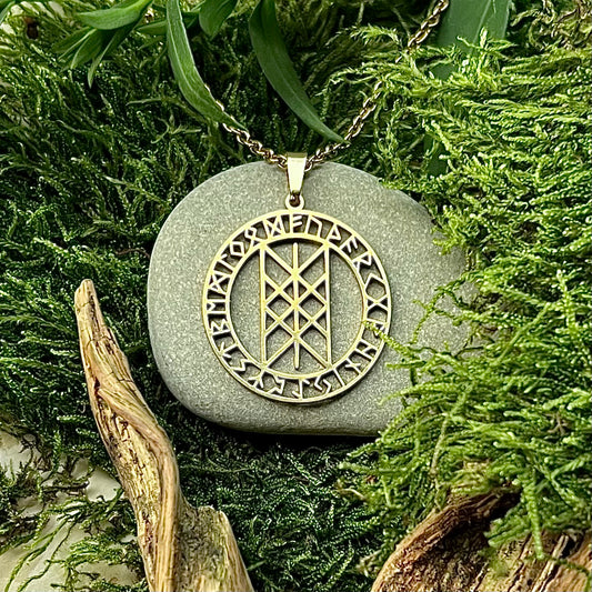 Halsband ’Web of Wyrd’ med runor i guldfärgat, rostfritt stål