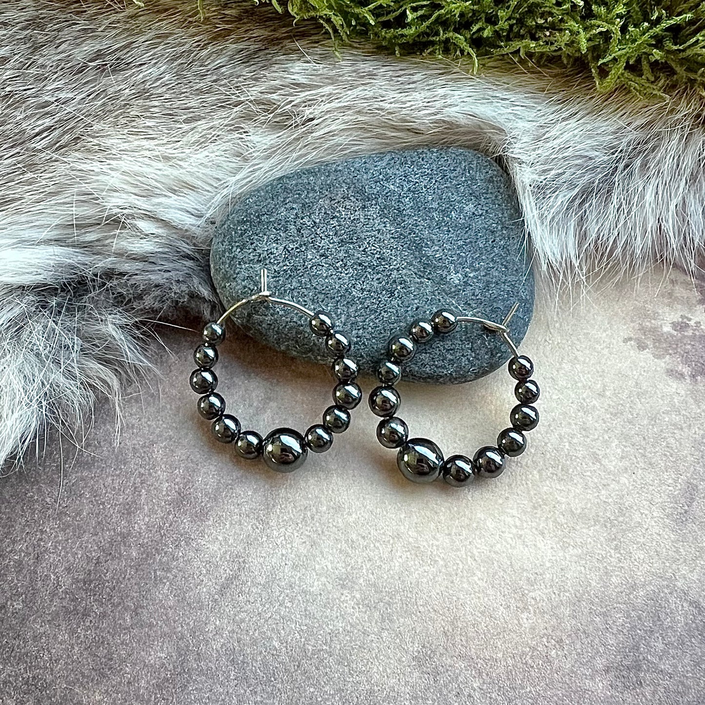 Örhängen med hematit