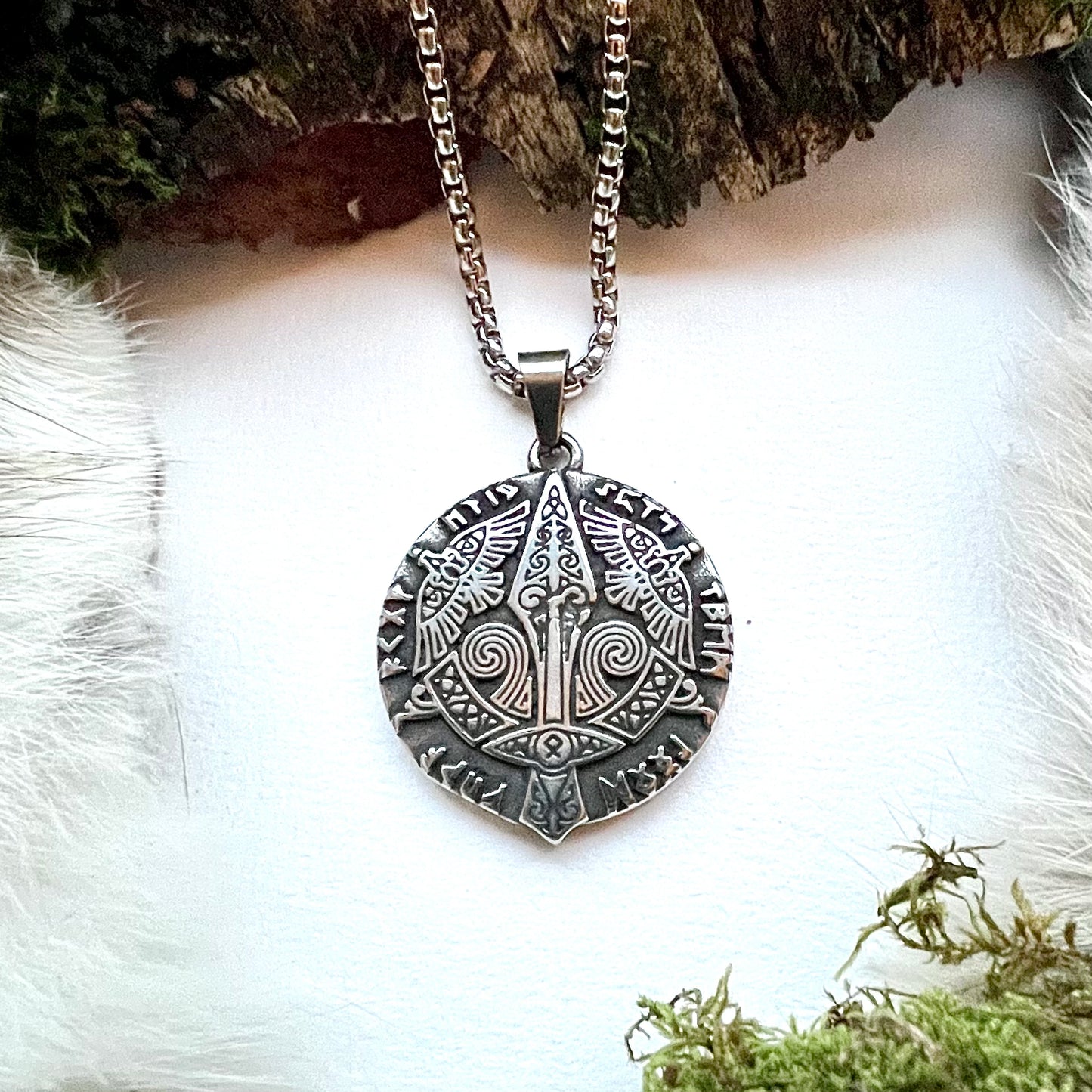 Necklace with Odin's spear Gungner, Hugin and Munin and the rune Odal