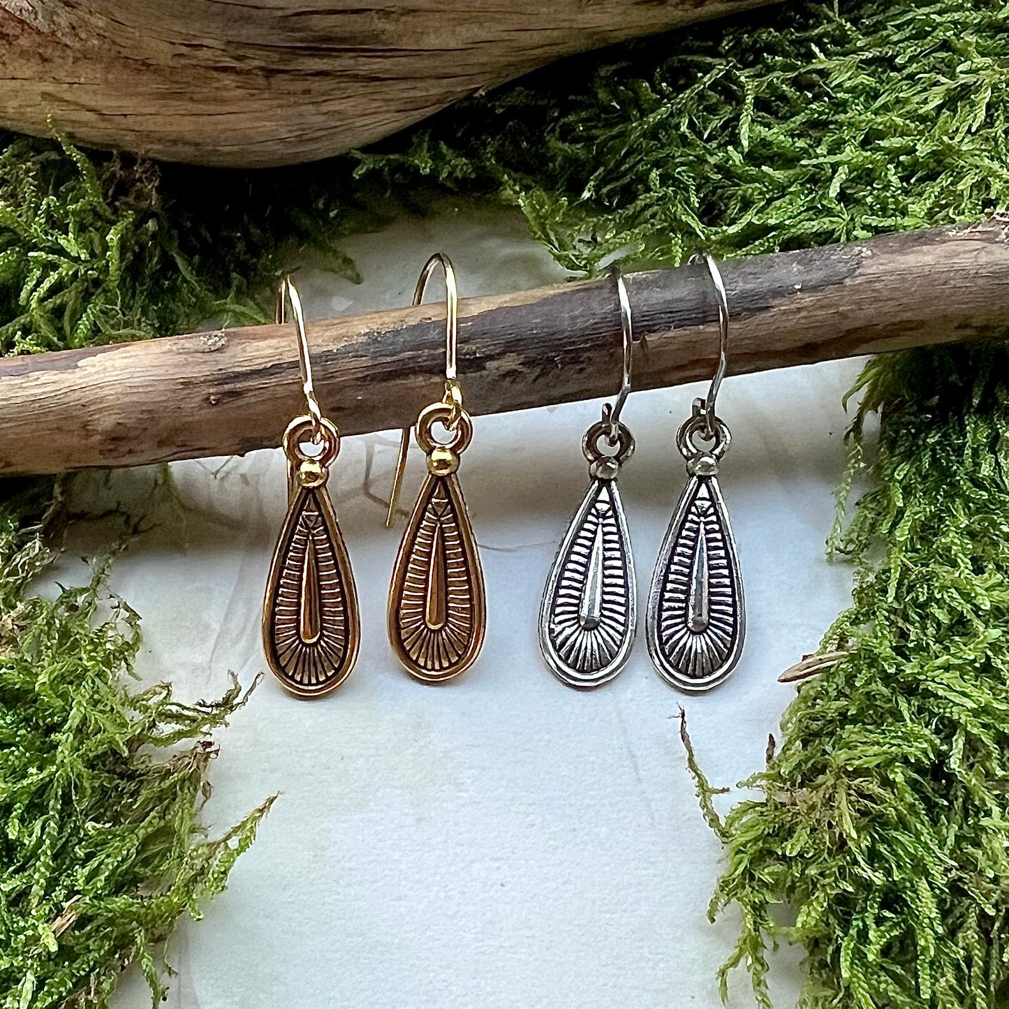 Droppformade örhängen ’Frejas tårar’ i guld eller silver