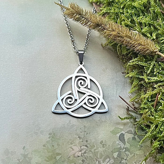 Halsband med Triquetra och Triskelion i rostfritt stål