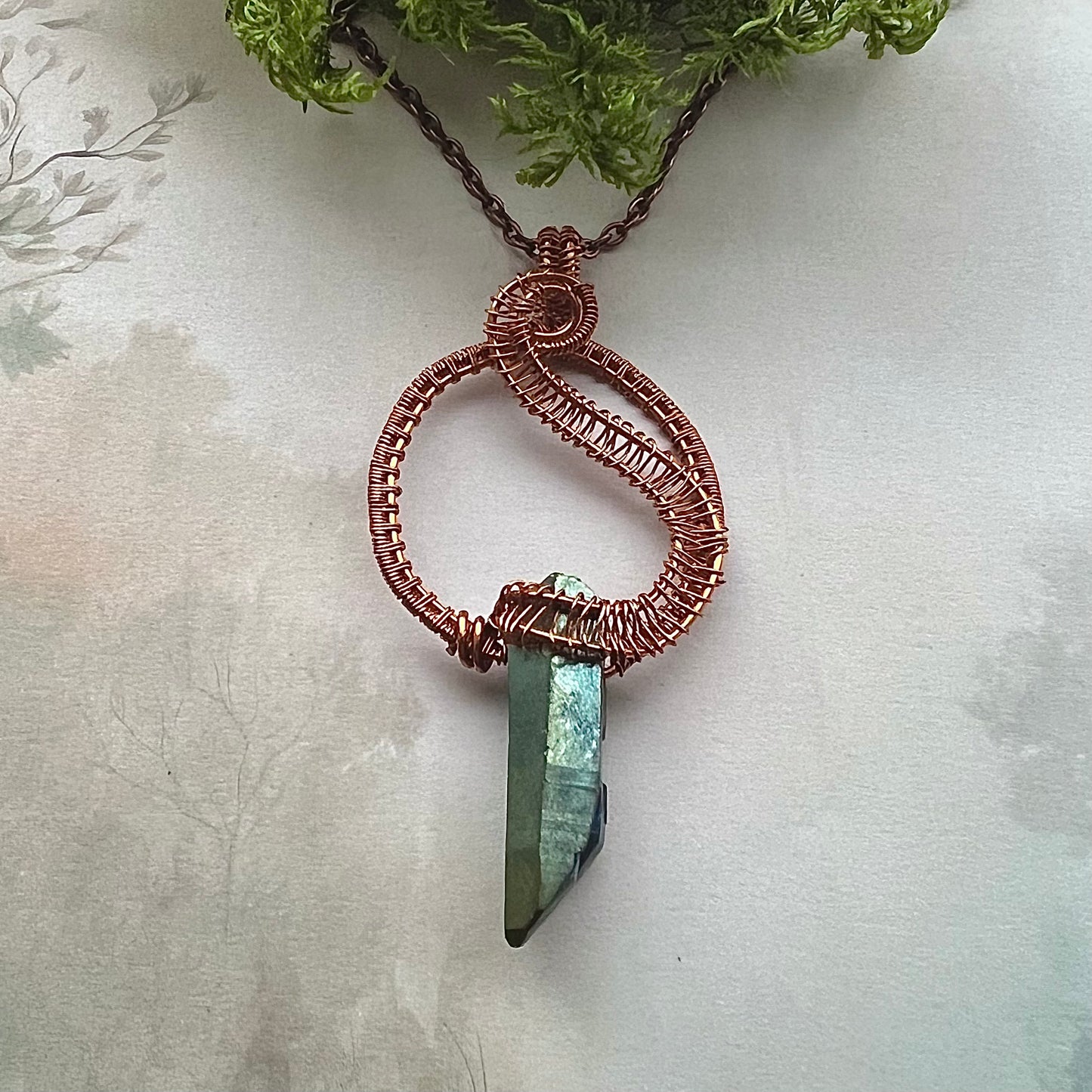 Necklace with electroplated quartz and copper wire