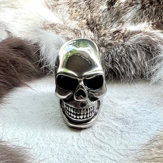 Ring with large skull in stainless steel