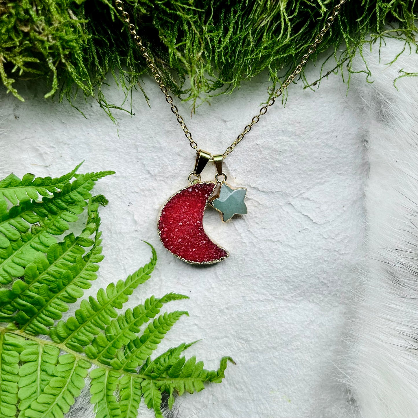 Necklace with druzy crescent and star of aventurine - red