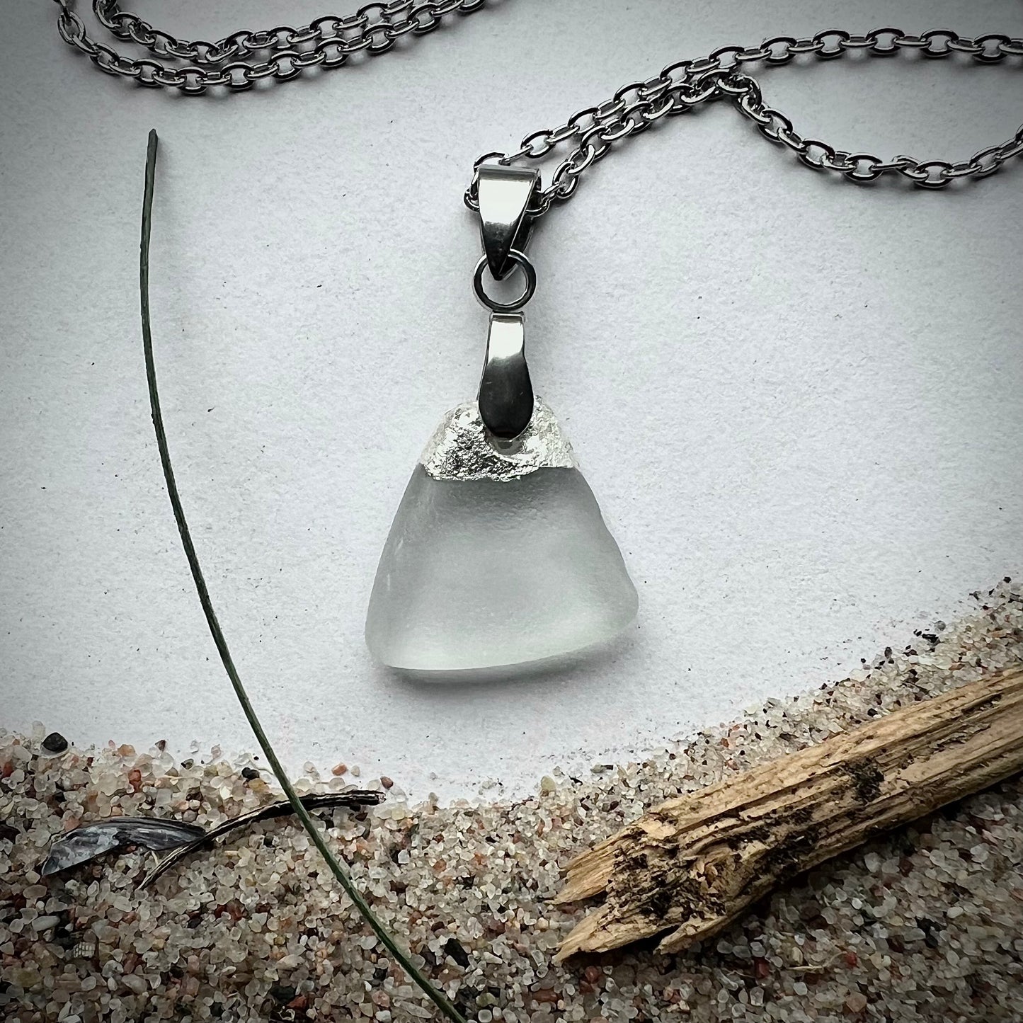 Halsband av Svenskt strandglas och äkta silver