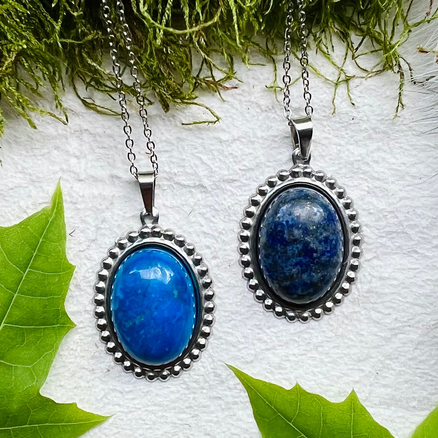 Halsband med oval turkos eller lapis lazuli